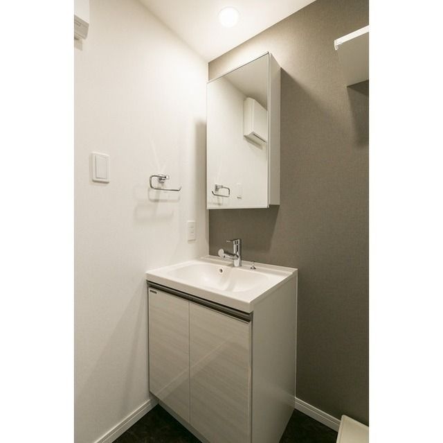 洗面設備　★温水洗浄便座付き★