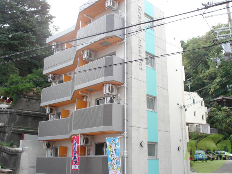 建物外観　シャープなデザインが印象的な洗練の住まい