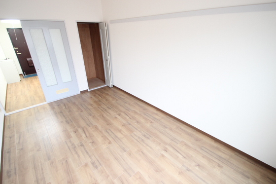 居室・リビング　※別号室の写真です