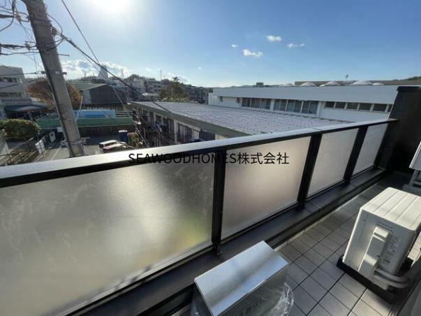 バルコニー　外の空気を吸ってリフレッシュ。自分だけの開放的な外空間。