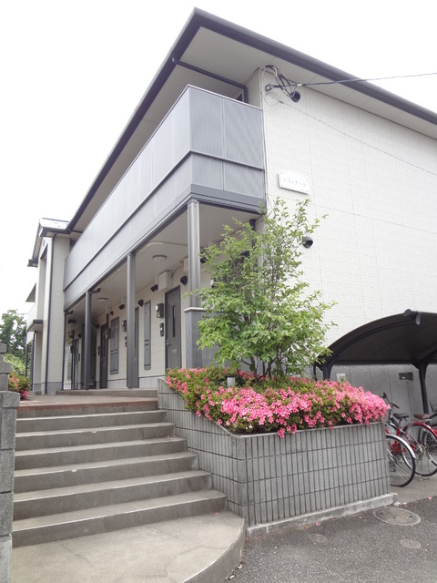 エントランス　物件に上る階段です