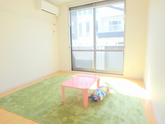 居室・リビング　※家具・小物は設備ではありません。