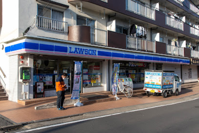 コンビニ　ローソン上麻生六丁目店（コンビニ）まで698m