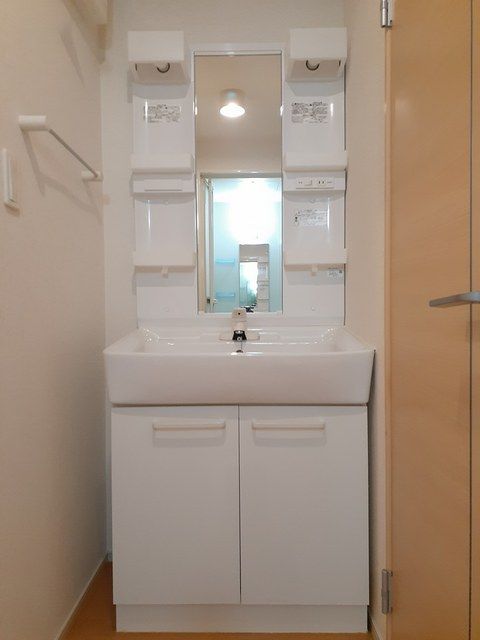 洗面設備　コンパクトで使いやすい洗面所