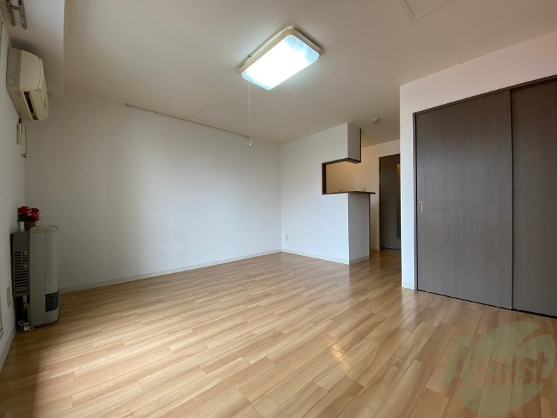 居室・リビング　広くてキレイなお部屋が広がっていて、充実した生活が送れそう。