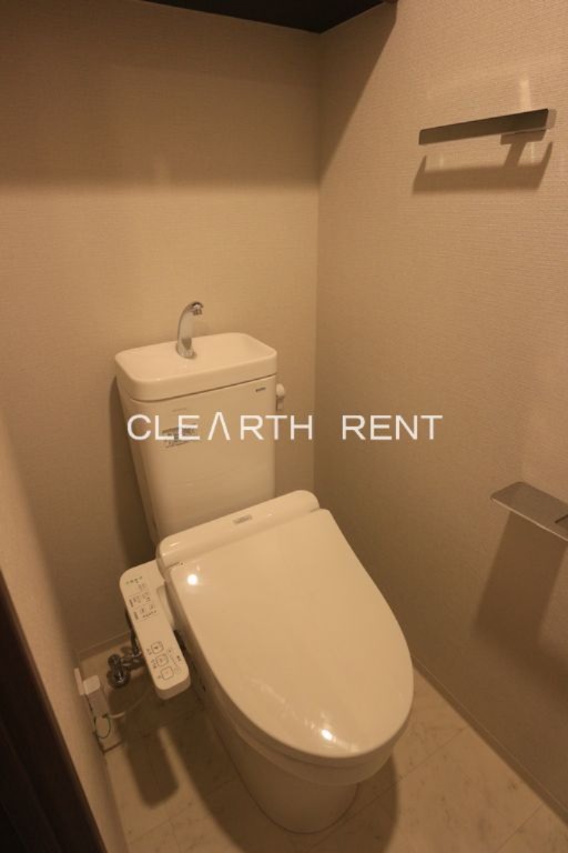 トイレ　ウォシュレット付/節水タイプのタンク