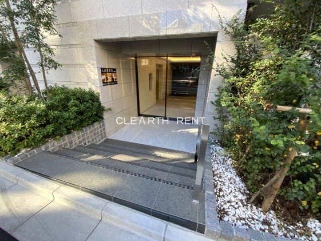 エントランス　豊かな緑に演出されたアプローチ