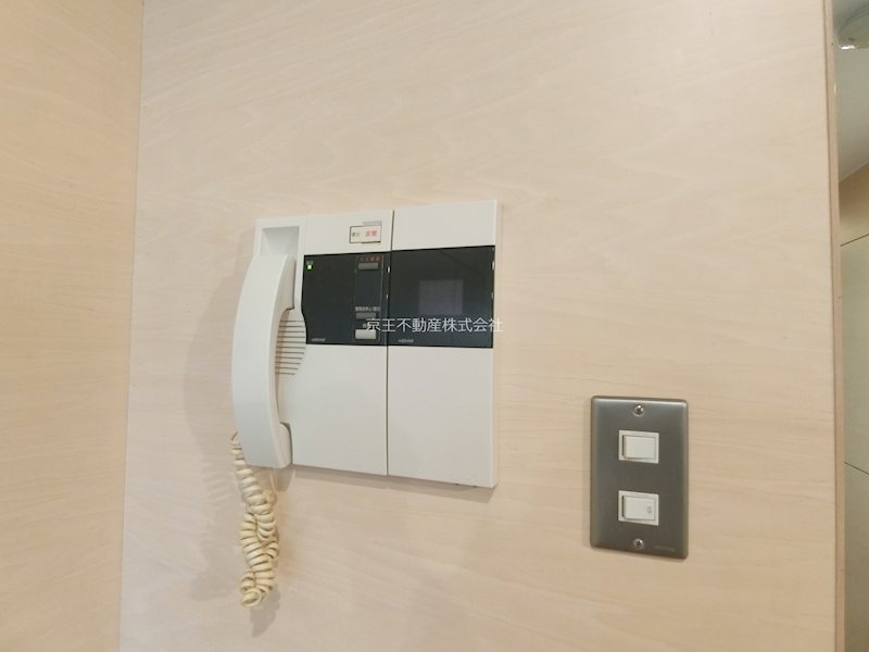 セキュリティ　来客時も安心のモニター付きインターホン対応