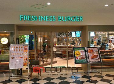 飲食店　フレッシュネスバーガー聖路加タワー店（飲食店）まで510m