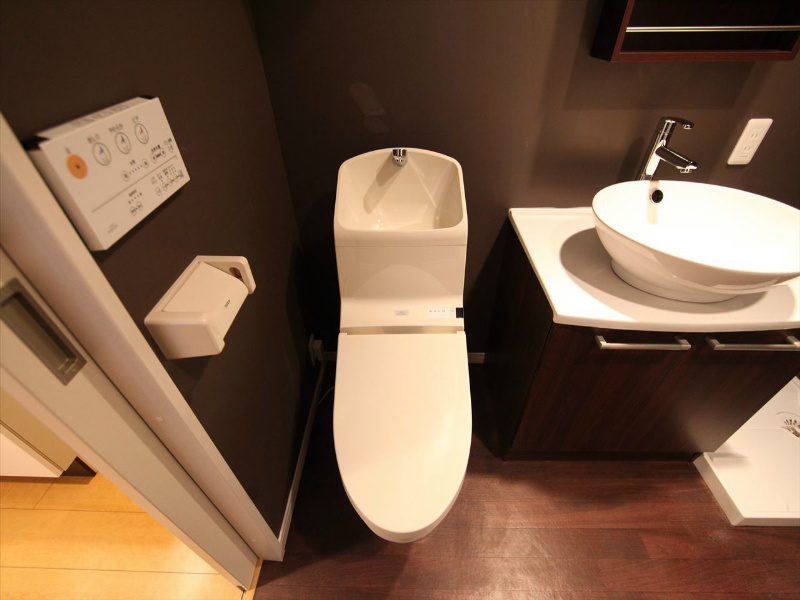 トイレ　温水洗浄暖房便座付トイレ