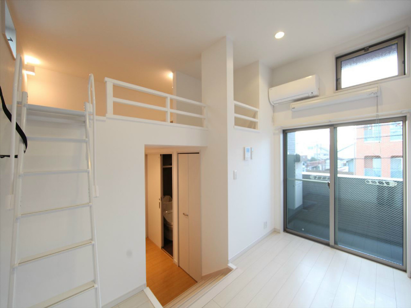 居室・リビング　洋室5.1帖　ロフト5.1帖（収納にも寝室にも使えます）