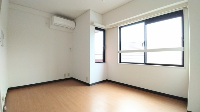 居室・リビング　★６．３帖の洋室です★