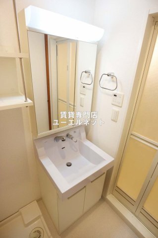 洗面設備　清潔感ある独立洗面台で毎日気持ちよく♪