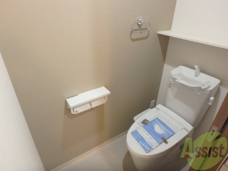 トイレ　トイレです。温水洗浄便座はうれしいですね