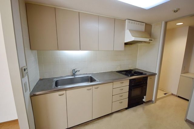 キッチン　★３口ガスコンロシステムキッチン★※別部屋参考写真