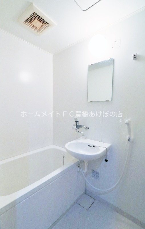 バス・シャワールーム　同型別部屋写真（反転）