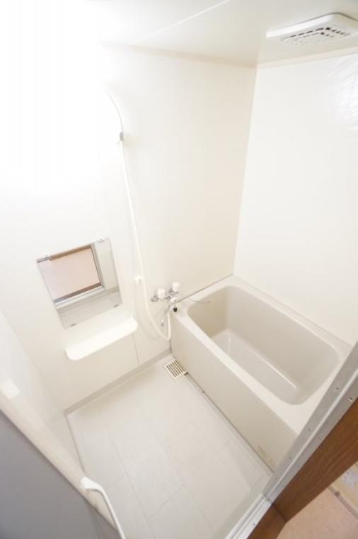 バス・シャワールーム　※同物件・反転タイプの写真です。