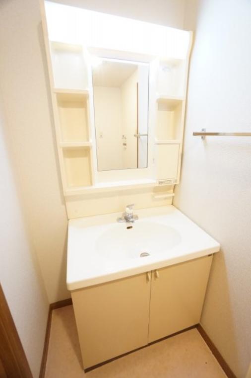 洗面設備　※同物件・反転タイプの写真です。