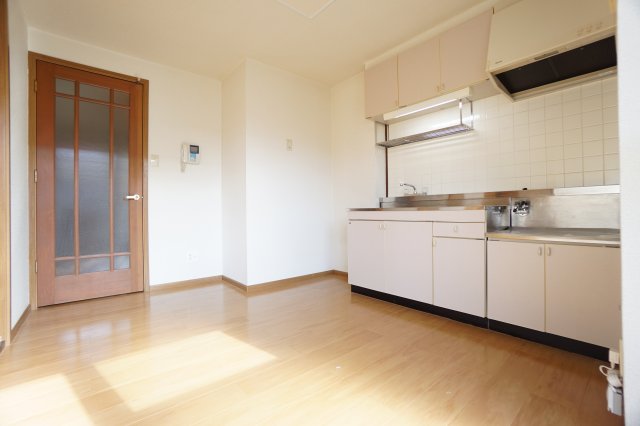 居室・リビング　※同物件・反転タイプの写真です。