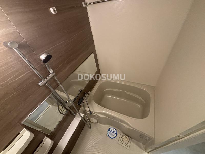 バス・シャワールーム　一日の疲れをやさしく癒やす、清潔感あふれるリラックスバス。