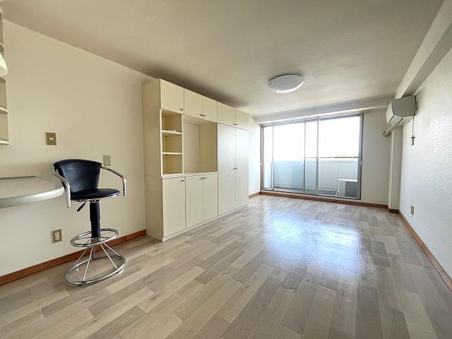 居室・リビング　リビング（写真は103号室）