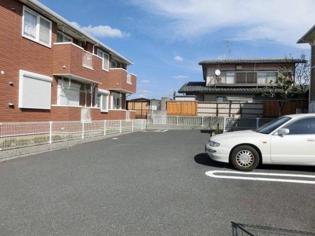 駐車場　敷地内の駐車スペース。