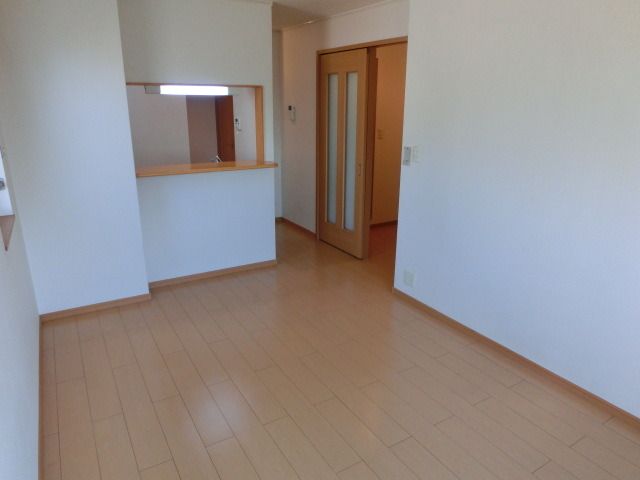 居室・リビング　人気のカウンターキッチンでさらに食事も楽しくなりますね。