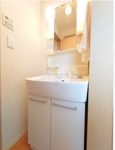 洗面設備　※別部屋の参考写真です。