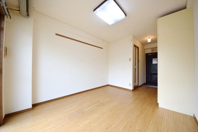 その他部屋・スペース　★照明とピクチャーレール付き★