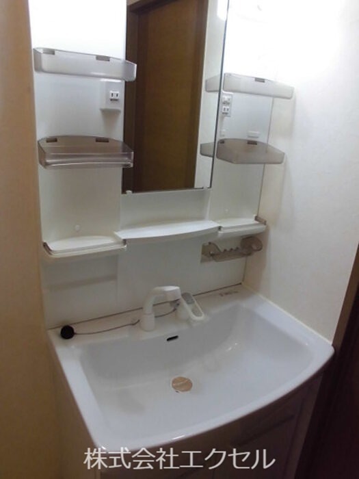 洗面設備　便利なシャワードレッサーです。