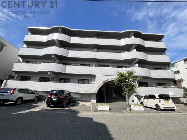 建物外観　居住者専用のゴミ置き場あります♪