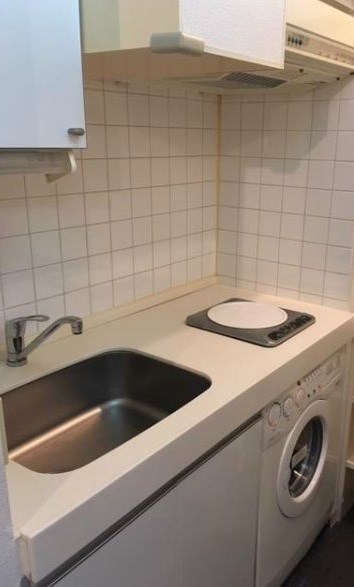 キッチン　弊社は都内全域の家具家電付き物件をご紹介可能です。