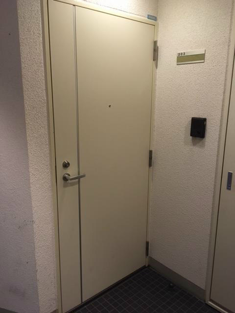 玄関　弊社は都内全域の家具家電付き物件をご紹介可能です。