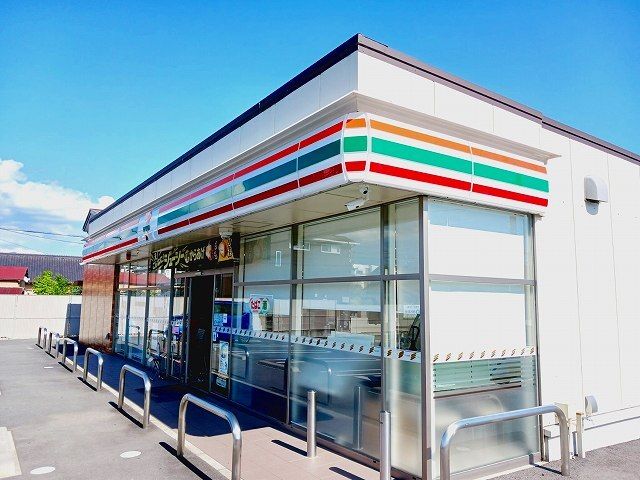 コンビニ　セブンイレブン中里東町店（コンビニ）まで350m