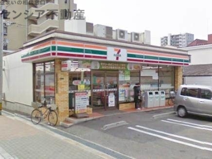 コンビニ　セブンイレブン大阪放出西3丁目店（コンビニ）まで13m