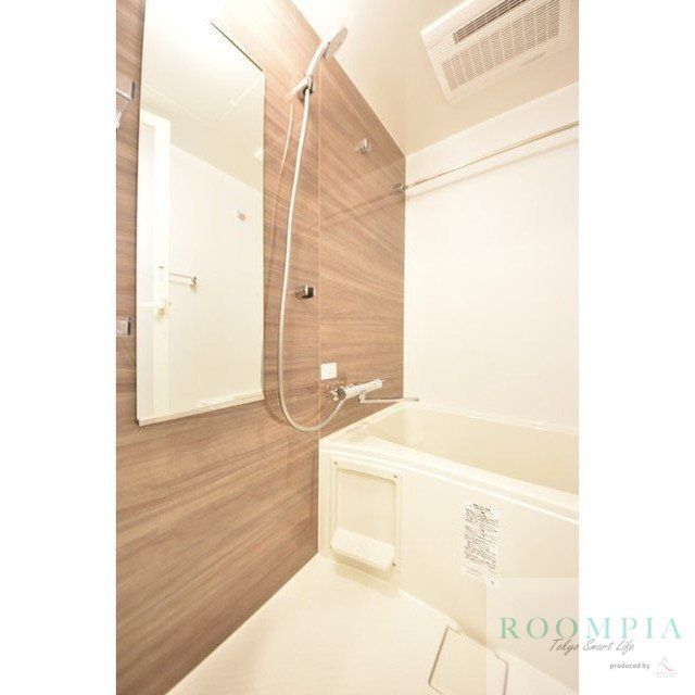 バス・シャワールーム　※同タイプの別のお部屋です。