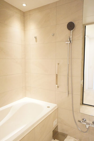 バス・シャワールーム　※別部屋の参考写真です。