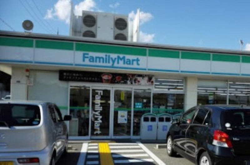 コンビニ　ファミリーマート彩都粟生南店（コンビニ）まで46m