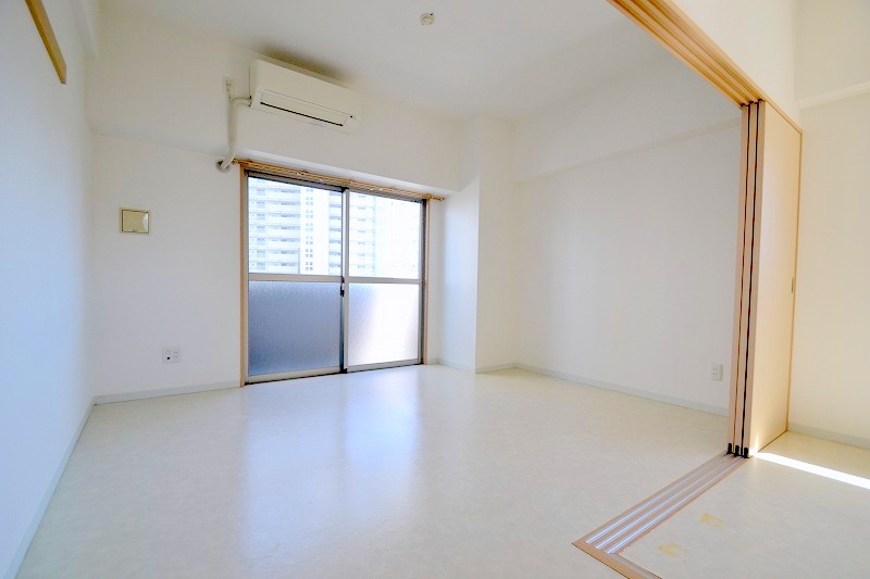 居室・リビング　明るい室内はホワイトベースで清潔感があります