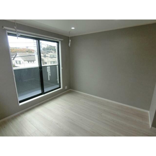 居室・リビング　ペールグレー色のおしゃれなフローリング！