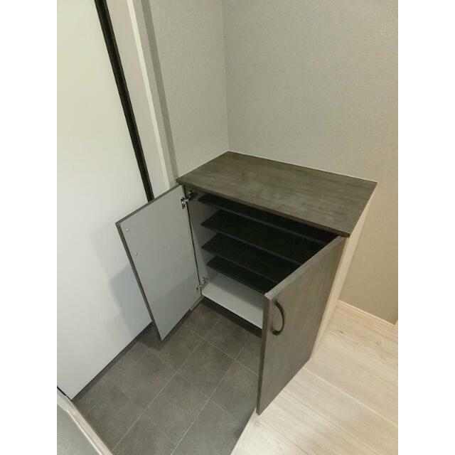 玄関　シューズボックスは棚の高さが調節可能で、ブーツも置けます！