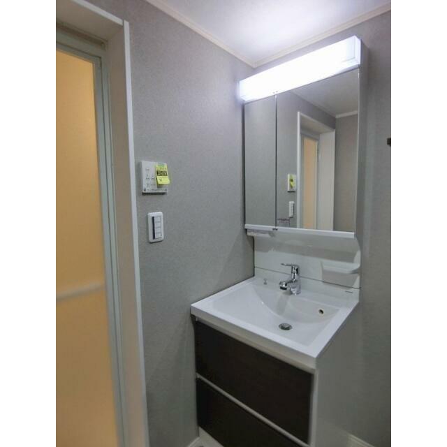 洗面設備　独立洗面台を完備し、朝の身支度が快適です♪