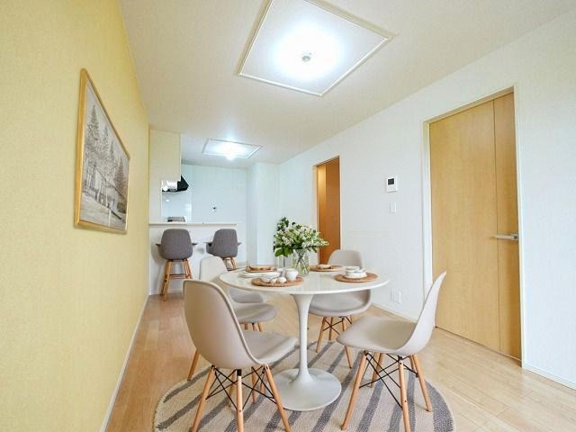 居室・リビング　CGで家具等を配置したもので家具等は含まれません