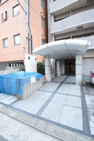 エントランス　落ち着いたエントランスです