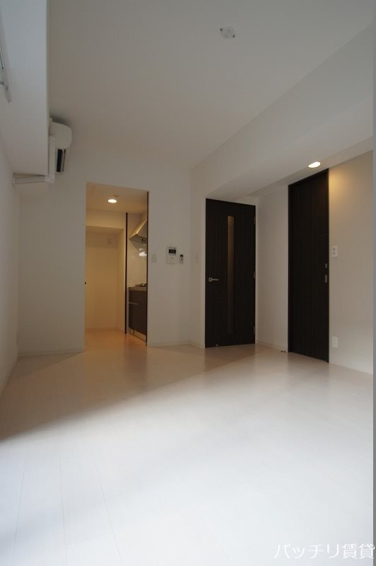 居室・リビング　別号室写真の為現況を優先致します。