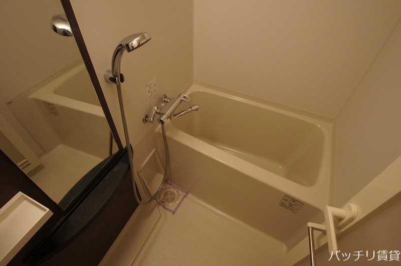 バス・シャワールーム　別号室写真の為現況を優先致します。