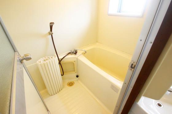 バス・シャワールーム　※別室の写真を使用しております※