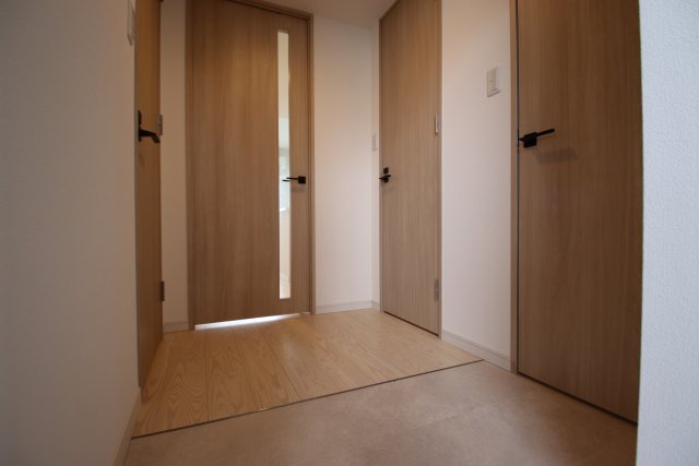 玄関　※別号室の参考写真です