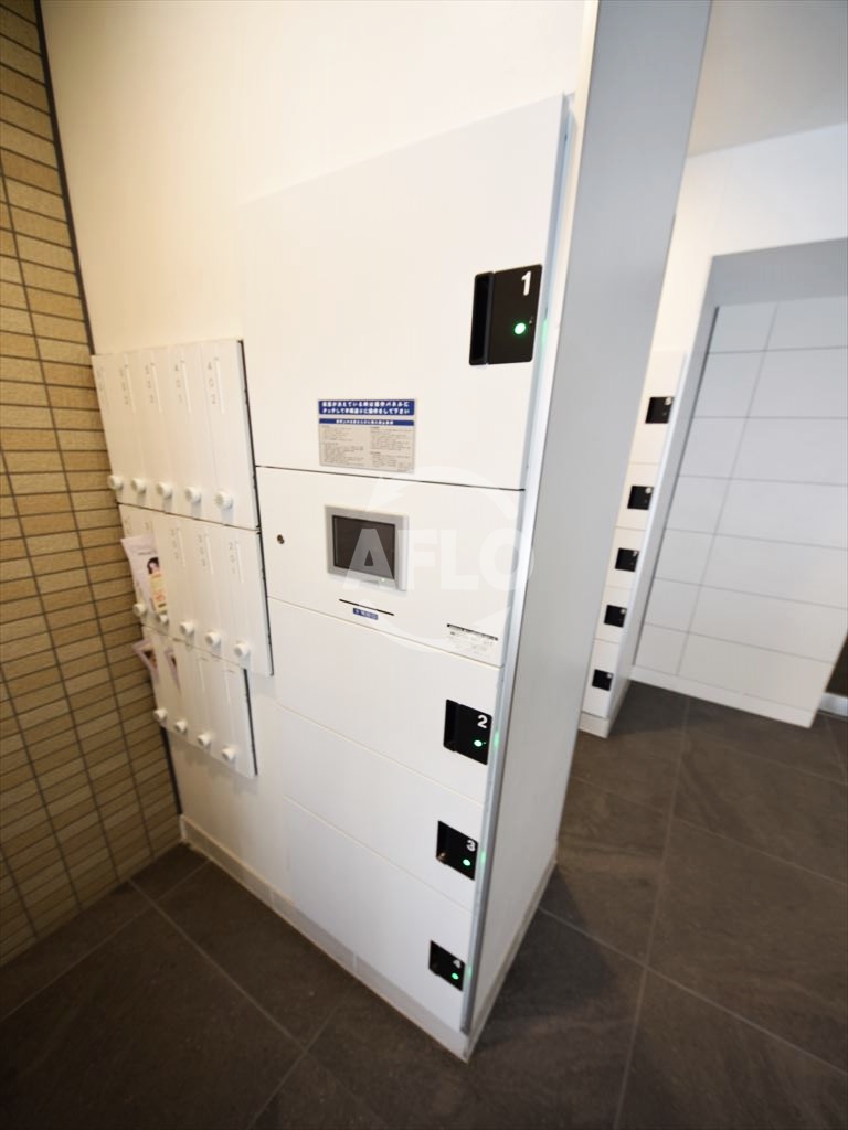 ロビー　ファーストフィオーレ心斎橋イースト　宅配ボックス