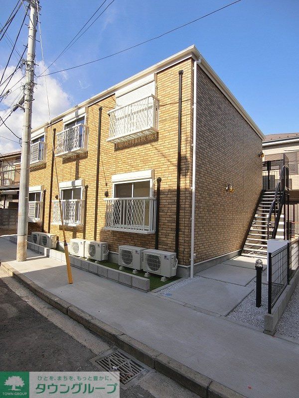 建物外観　白が基調の明るい室内！広々！